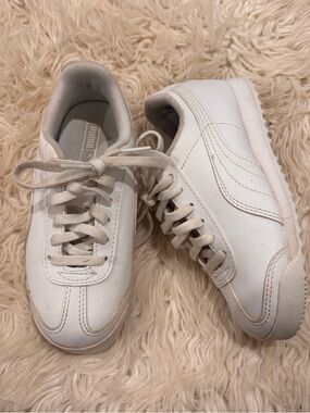 Kids Puma white sneakers, Size US 12c